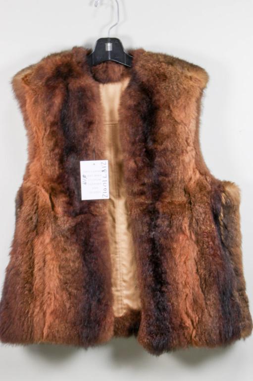 AUSTRALIAN POSSUM VEST: AUSTRALIAN POSSUM VEST SIZE 38 MAN OR 12 LADIES