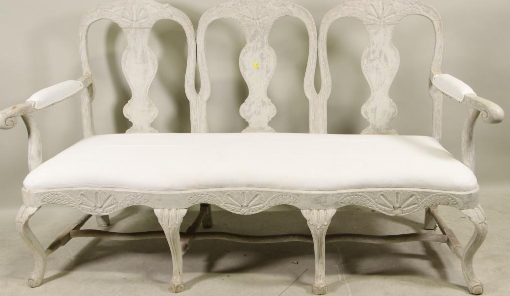 SWEDISH ROCOCO CARVED & WHITEWASHED SETTEE (1 of 7)