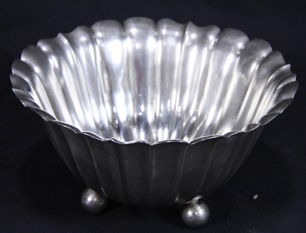 STERLING SILVER BOWL. 19.40 OZ. T.W. (1 of 2)