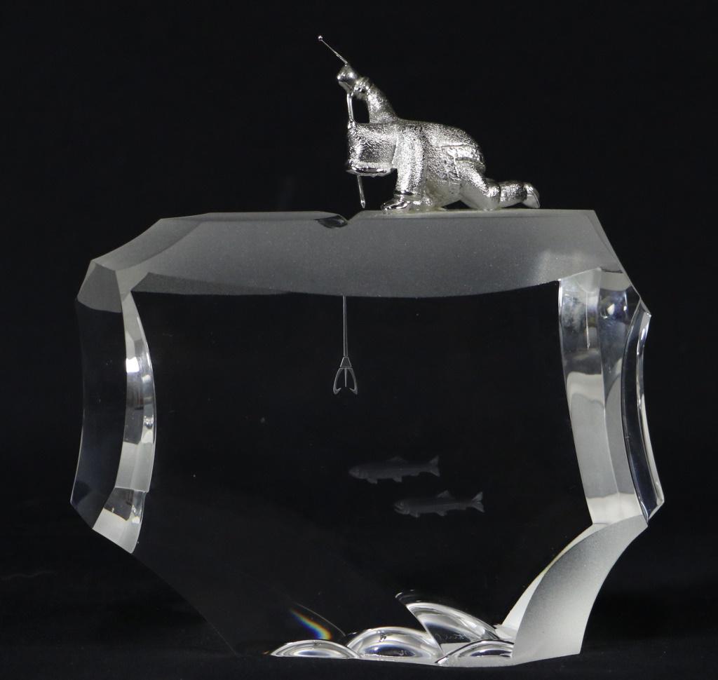 STEUBEN GLASS ESKIMO ICE FISHING SCULPTURE (1 of 3)