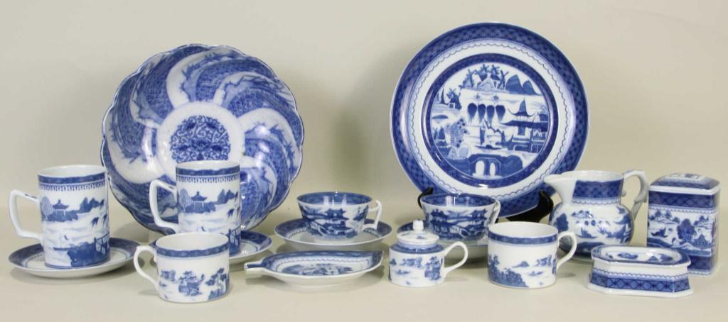MIXED LOT OF 17 MOTTAHEDEH BLUE WILLOW PIECES: MIXED LOT OF 17 MOTTAHEDEH BLUE WILLOW PIECES. Height: 4 in. by Width: 6 in. by Depth: 4 1/2 in.