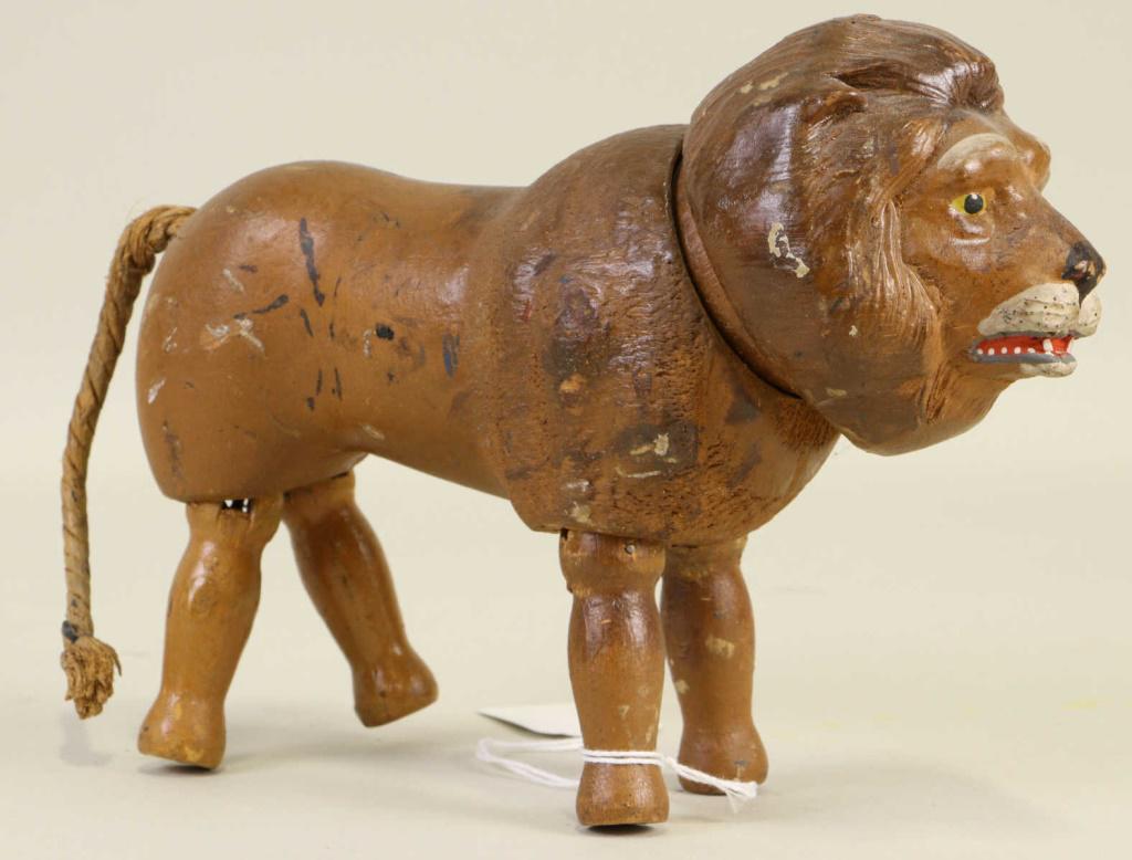 SCHOENHUT LION (1 of 3)