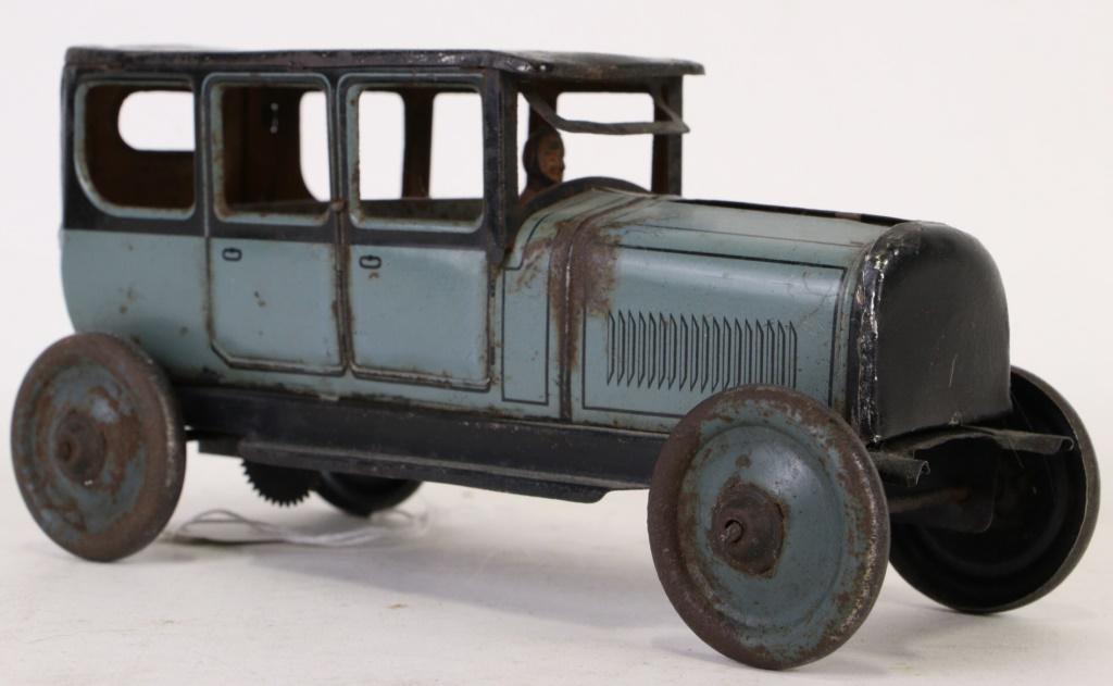 TIN WIND UP TOY CAR (1 of 4)