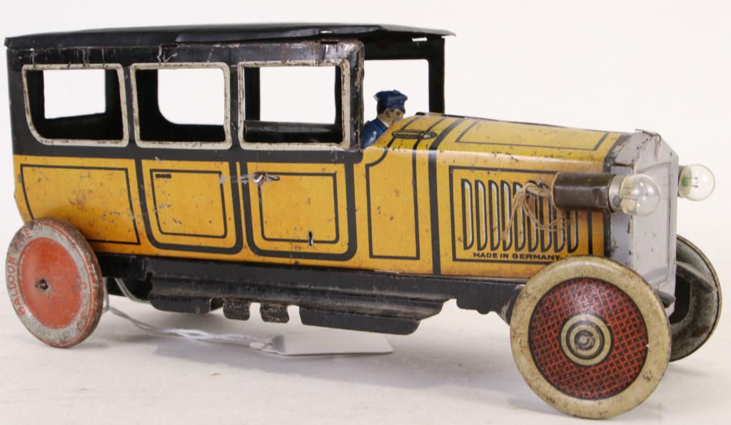 TIN WIND UP TOY CAR (1 of 3)
