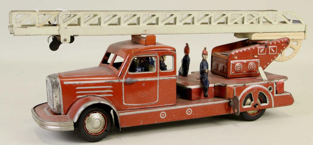 PRE-WAR GUNTHERMANN TIN LITHO FIRE ENGINE: Old PreWar Gunthermann fire engine with firemen. Hook and ladder works. Tin Litho Fire Truck Litho. Windup antique toy, Germany. Height: 5 1/2 in. by Width: 15 in. by Depth: 5 in.
