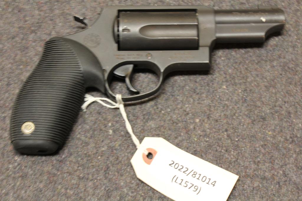 TAURUS JUDGE 45/410 REVOLVER (USED): TAURUS JUDGE 45/410 REVOLVER (USED)CALIBER: 45/410;SERIAL NUMBER: JR691636;USED FIREARM(L1579)