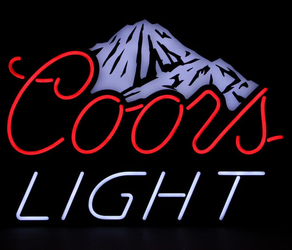 ILLUMINATED COORS LIGHT BEER SIGN: ILLUMINATED COORS LIGHT BEER SIGN Height: 21 in. by Width: 29 in. by Depth: 2 in.