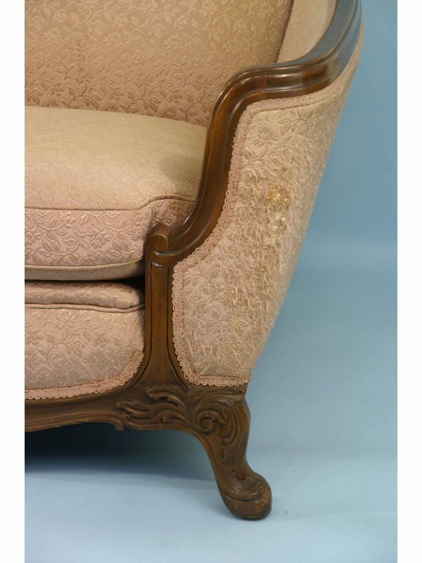 A VICTORIAN CARVED WOOD SOFA - 3