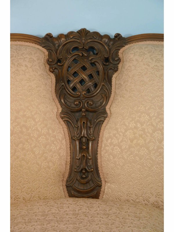 A VICTORIAN CARVED WOOD SOFA - 4