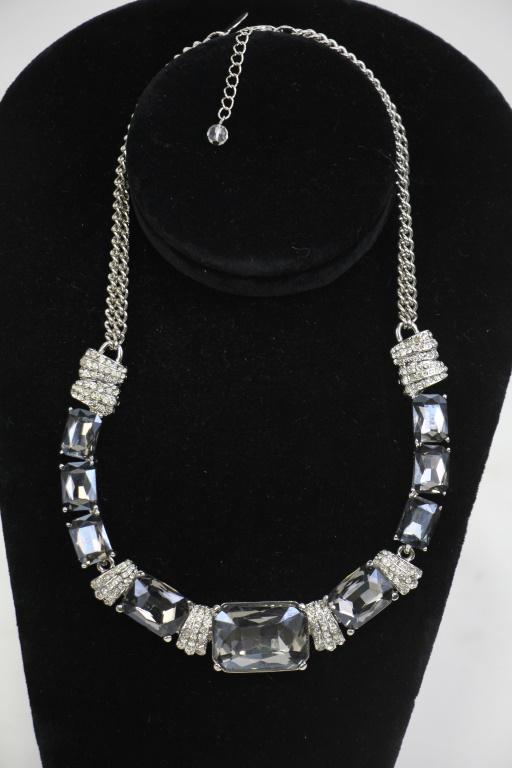 LADIES CRYSTAL DESIGNER FASHION NECKLACE (1 of 3)