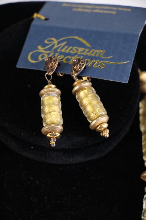 GLASS BEADS & 24kt GOLD FOIL TUBE BEADS NECKLACE (1 of 3)