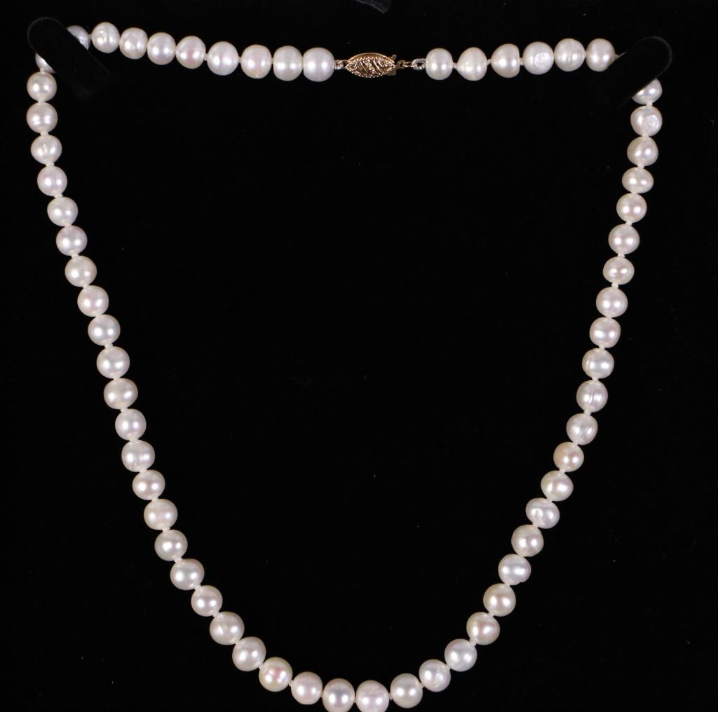 14kt GOLD SINGLE STRAND PEARL NECKLACE (1 of 1)