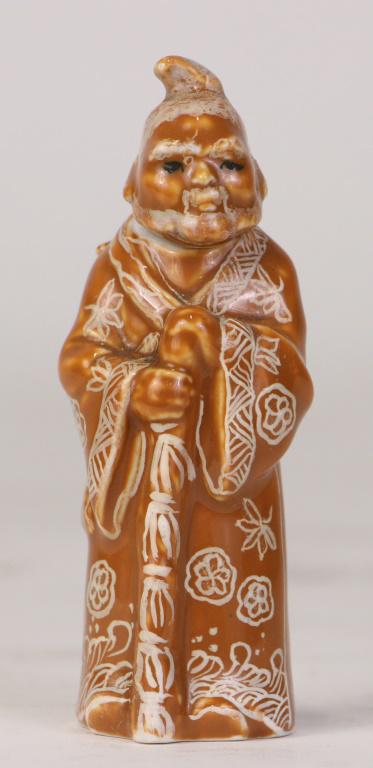 ANTIQUE CHINESE PORCELAIN FIGURE SNUFF BOTTLE (1 of 3)