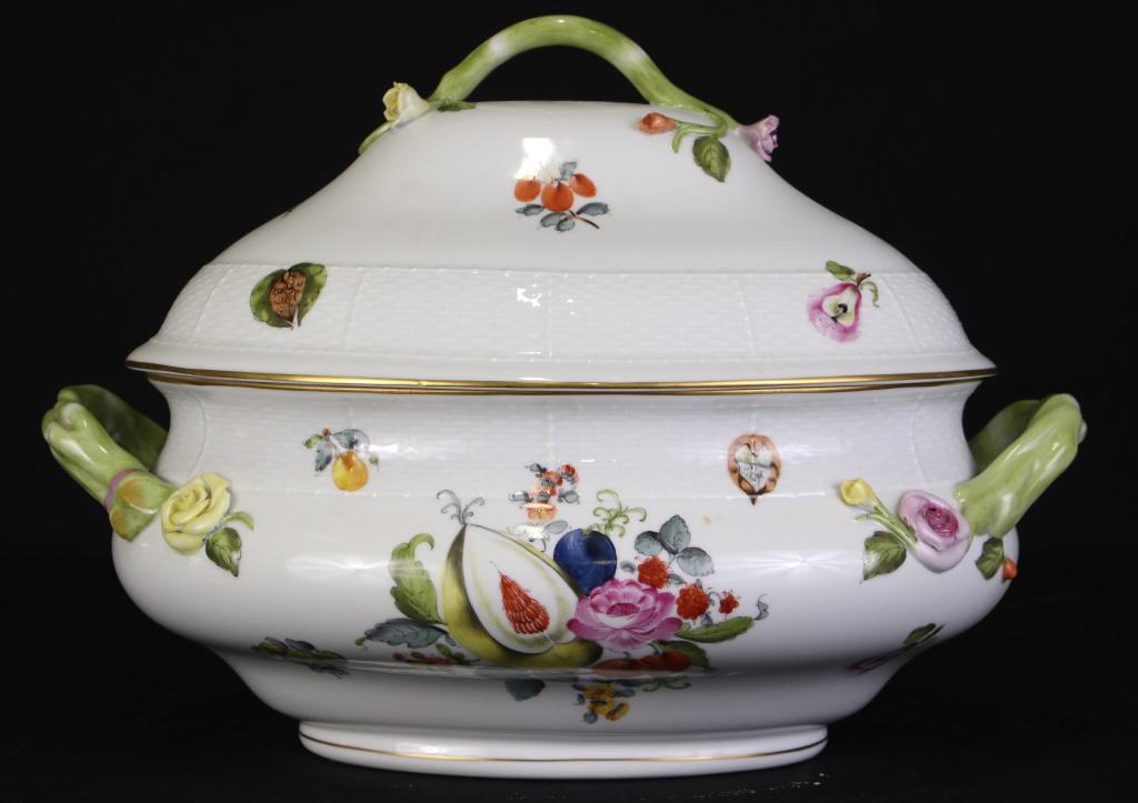 HEREND CHINA SOUP TUREEN (1 of 2)