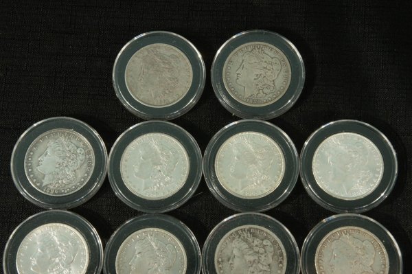 LOT OF MORGAN SILVER DOLLARS & PEACE DOLLARS - 7