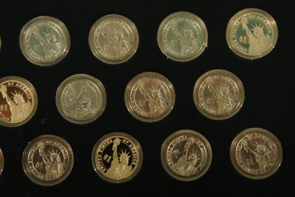 LOT OF PRESIDENTIAL DOLLAR COINS - 5