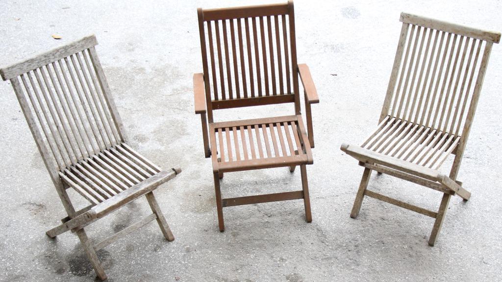 SET OF THREE REDWOOD PATIO FOLDING CHAIRS (1 of 2)