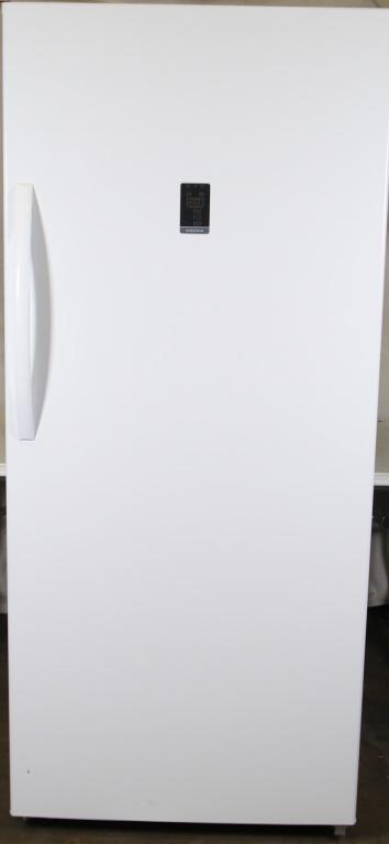 INSIGNIA UPRIGHT FREEZER (1 of 5)