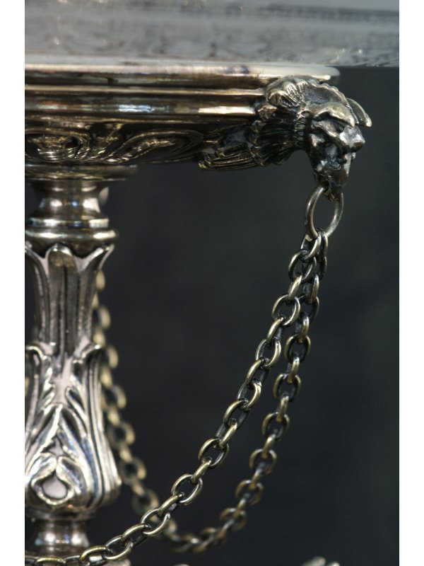 VICTORIAN SILVERPLATE PLATEAUS WITH A GRIFFIN BASE - 4
