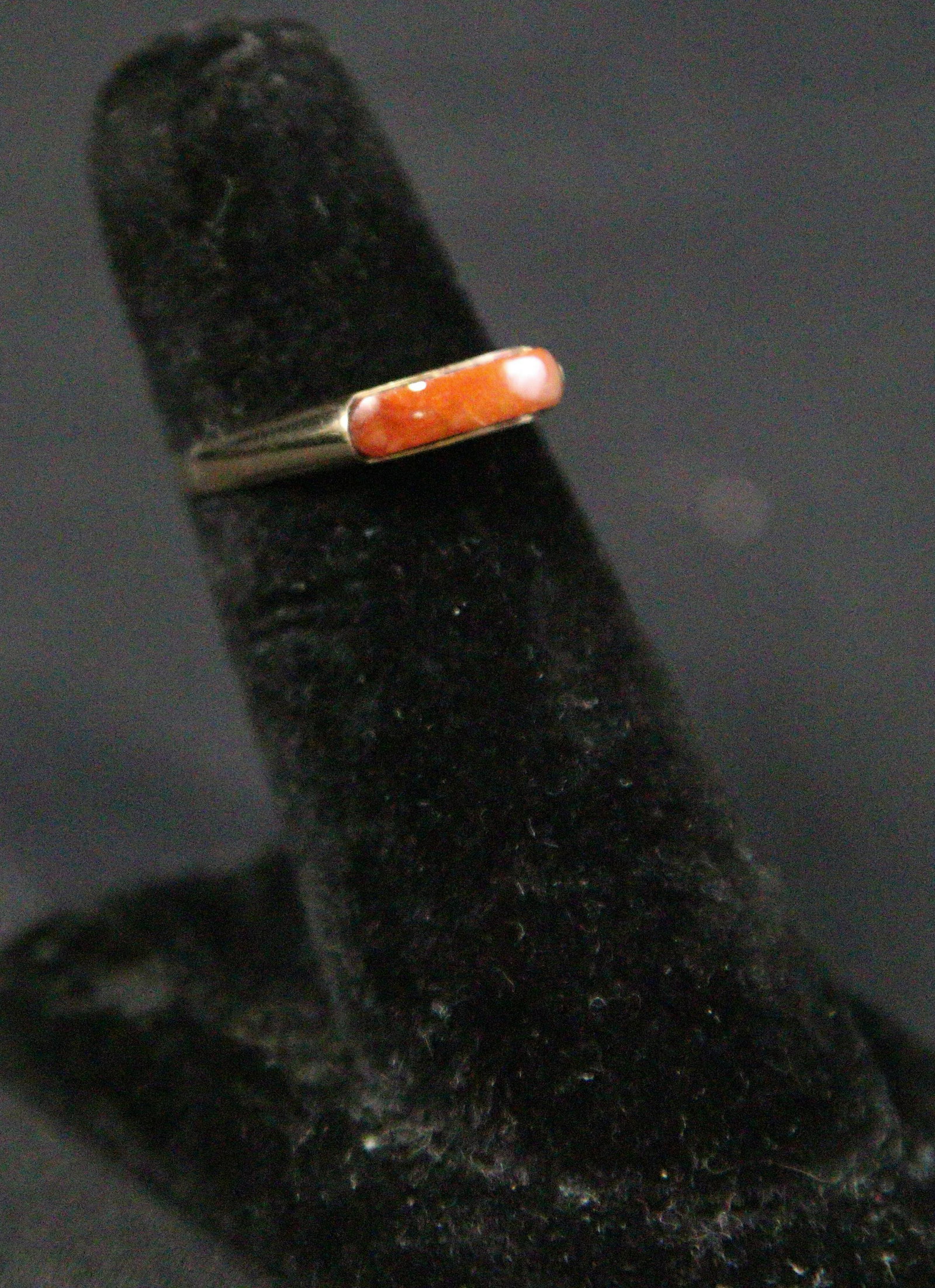 14KT YELLOW GOLD CARNELIAN RING: A CARNELIAN RING IN 14KT. YELLOW-GOLD. THE CARNELIAN STONE HAS AN EXCELLENT POLISH & LUSTER. THIS RING IS A SIZE 7 & IS “ONE OF A KIND”. THIS RING IS LIKE NEW.