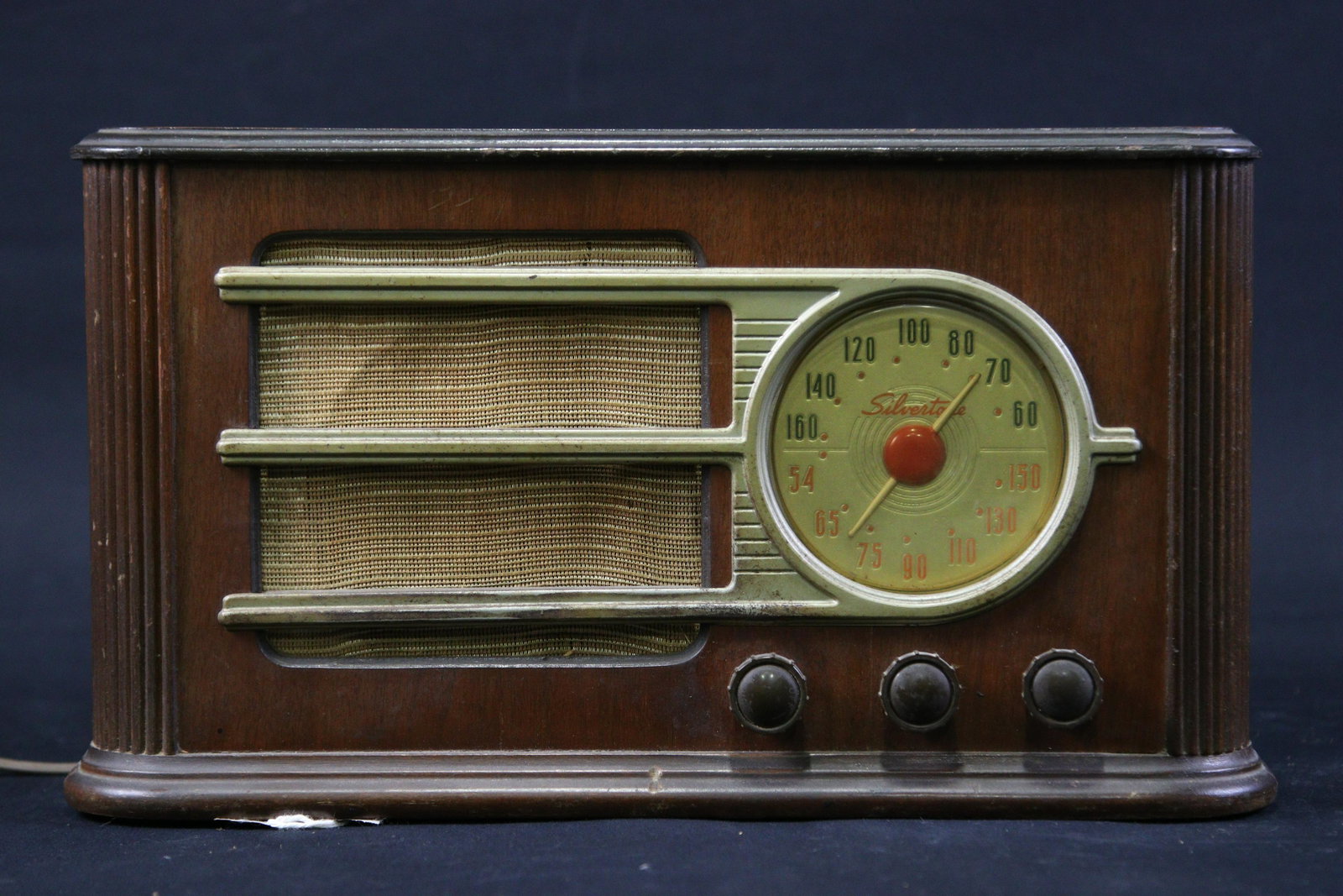 1947 SILVERTONE RADIO MODEL 6050: 1947 SILVERTONE RADIO MODEL 6050 - **FROM THE JOHN WALTON ESTATE** Height: 9 in. by Width: 15 in. by Depth: 8