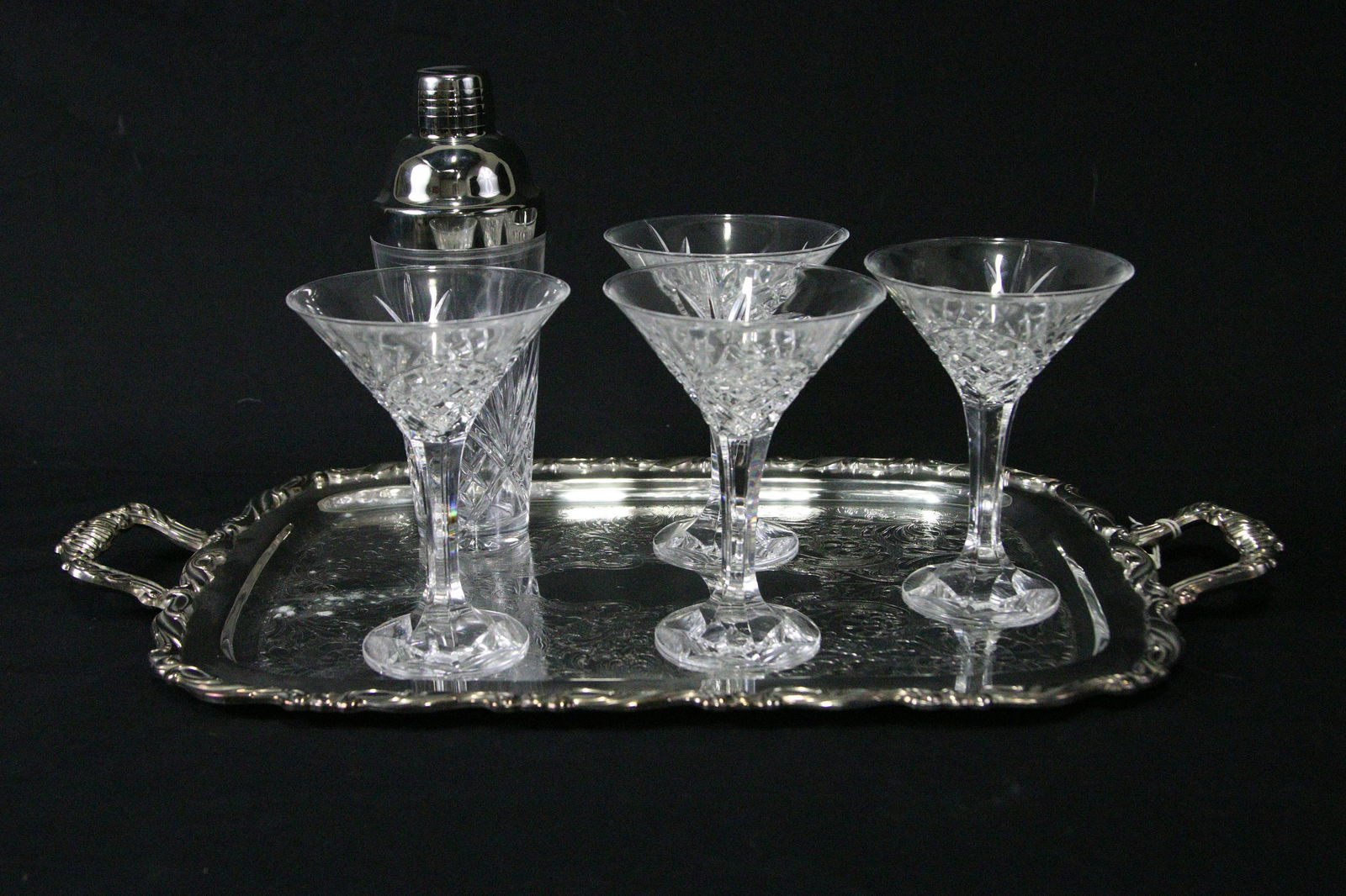 MIXED LOT OF BAR ITEMS (6PCS): MIXED LOT OF BAR ITEMS (6PCS) - SILVER PLATE TRAY, 4 CRYSTAL MARTINI GLASSES, & 1 CRYSTAL DRINK SHAKER
