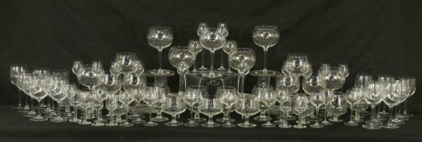 BOX LOT OF ASSORTED GLASSWARE
