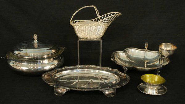 LOT OF SILVERPLATE ITEMS: LOT OF SILVERPLATE ITEMS. 1 WINE BOTTLE HOLDER (8 X 11 X 4"), 1 LARGE LIDDED SERVING BOWL WITH PYREX DISH, 1 SMALL DISH, 1 SMALL BOWL MARKED REVERE, 1 LARGE HORS D' OEUVRES SERVING TRAY (16 X 12"), 1