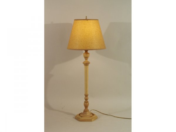 WOOD SHAFT TABLE LAMP WITH BROWN SHADE