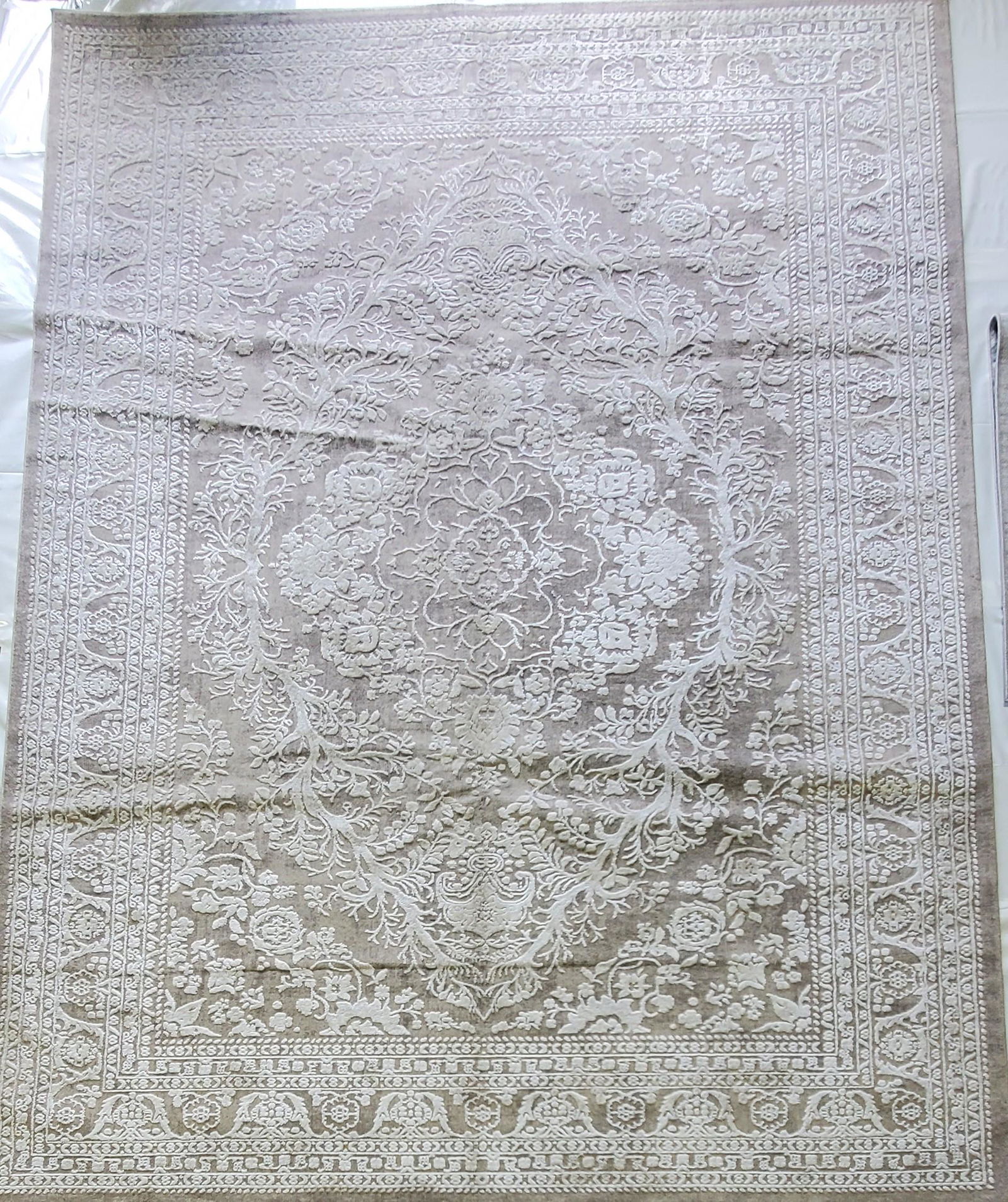 MANUFACTURED WOVEN PERSIAN STYLE RUG (1 of 5)