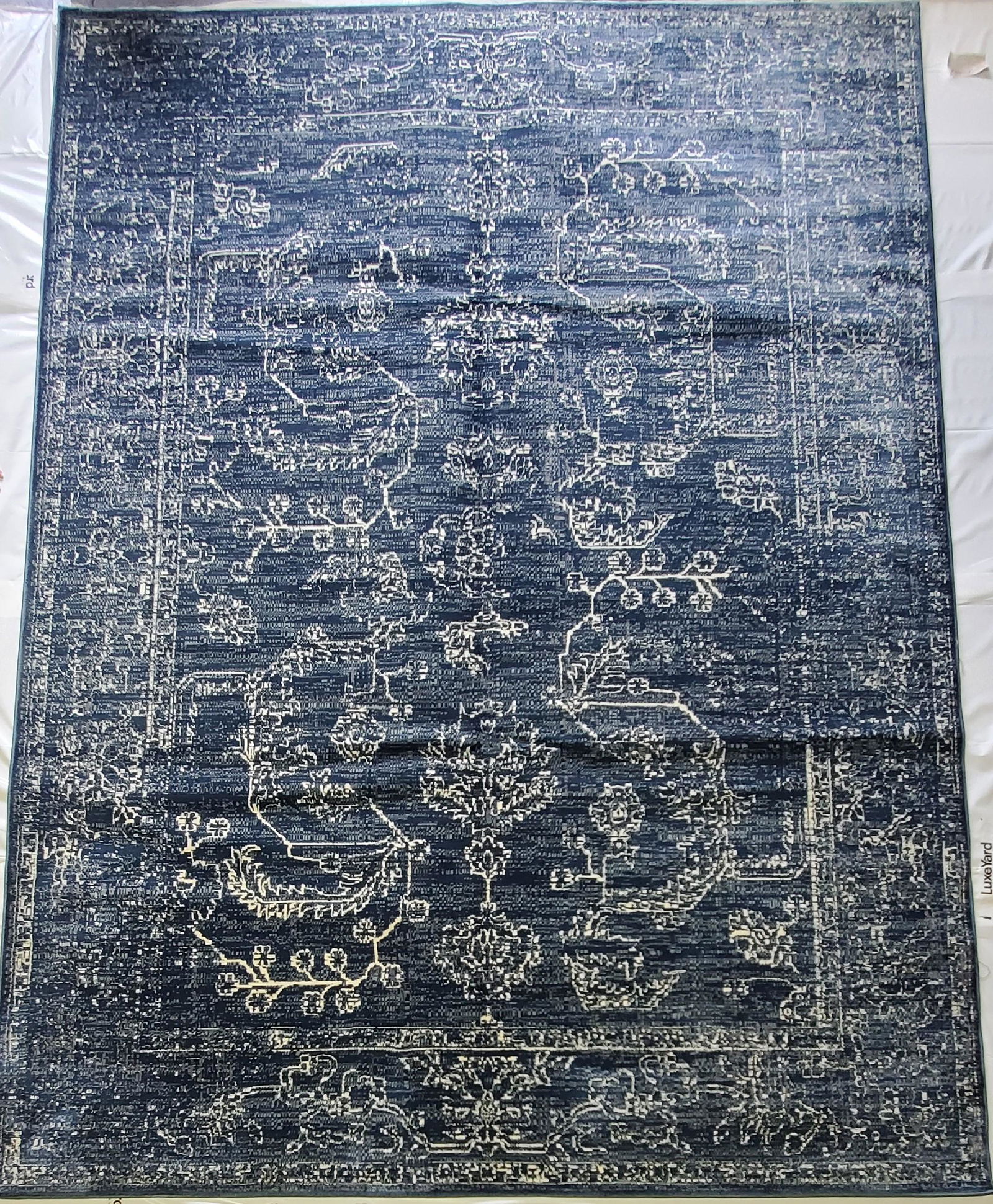 MACHINE WOVEN PERSIAN STYLE RUG (1 of 5)
