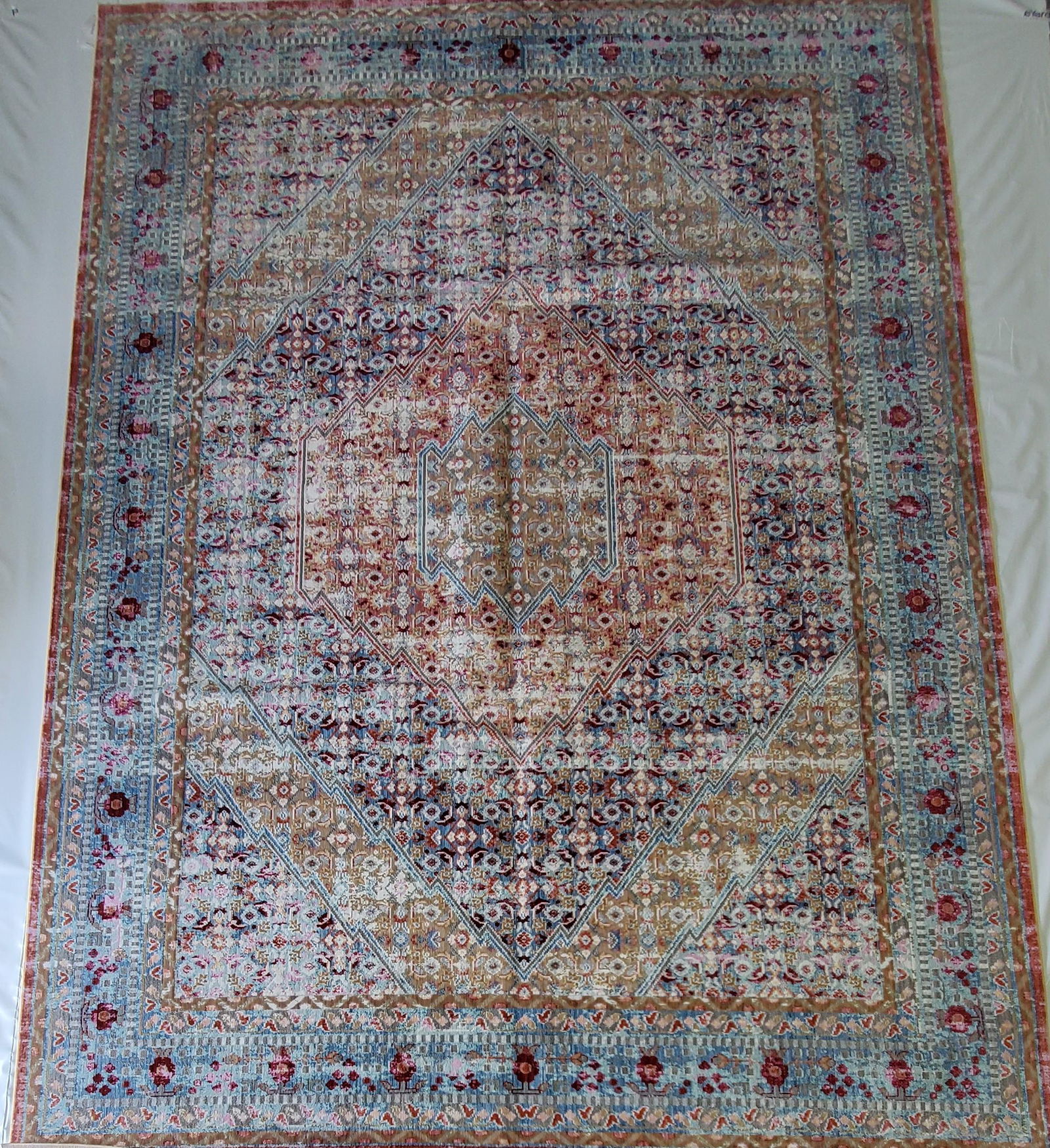 MACHINE WOVEN PERSIAN STYLE RUG (1 of 5)