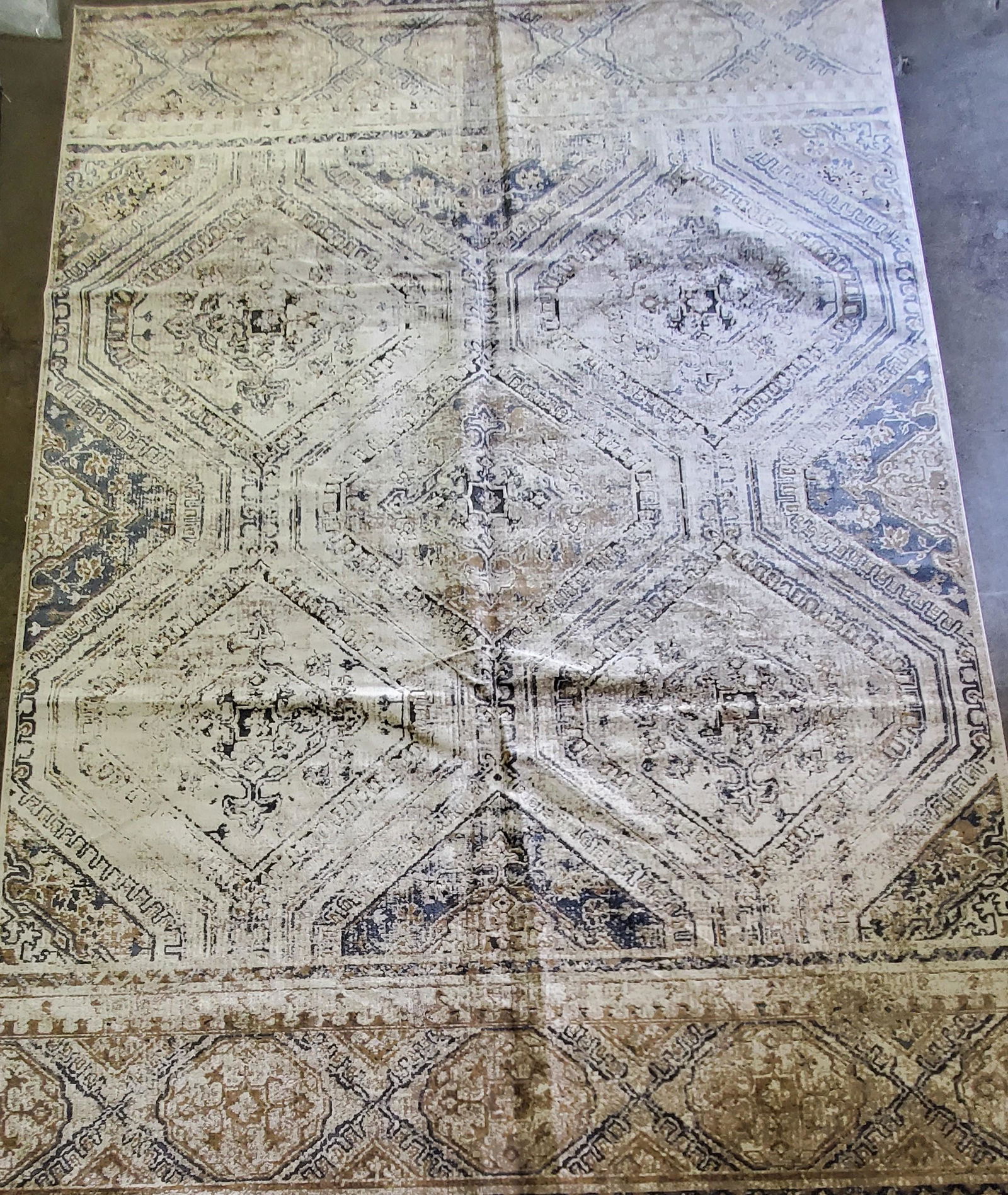 MANUFACTURED WOVEN MODERN ABSTRACT STYLE RUG (1 of 4)