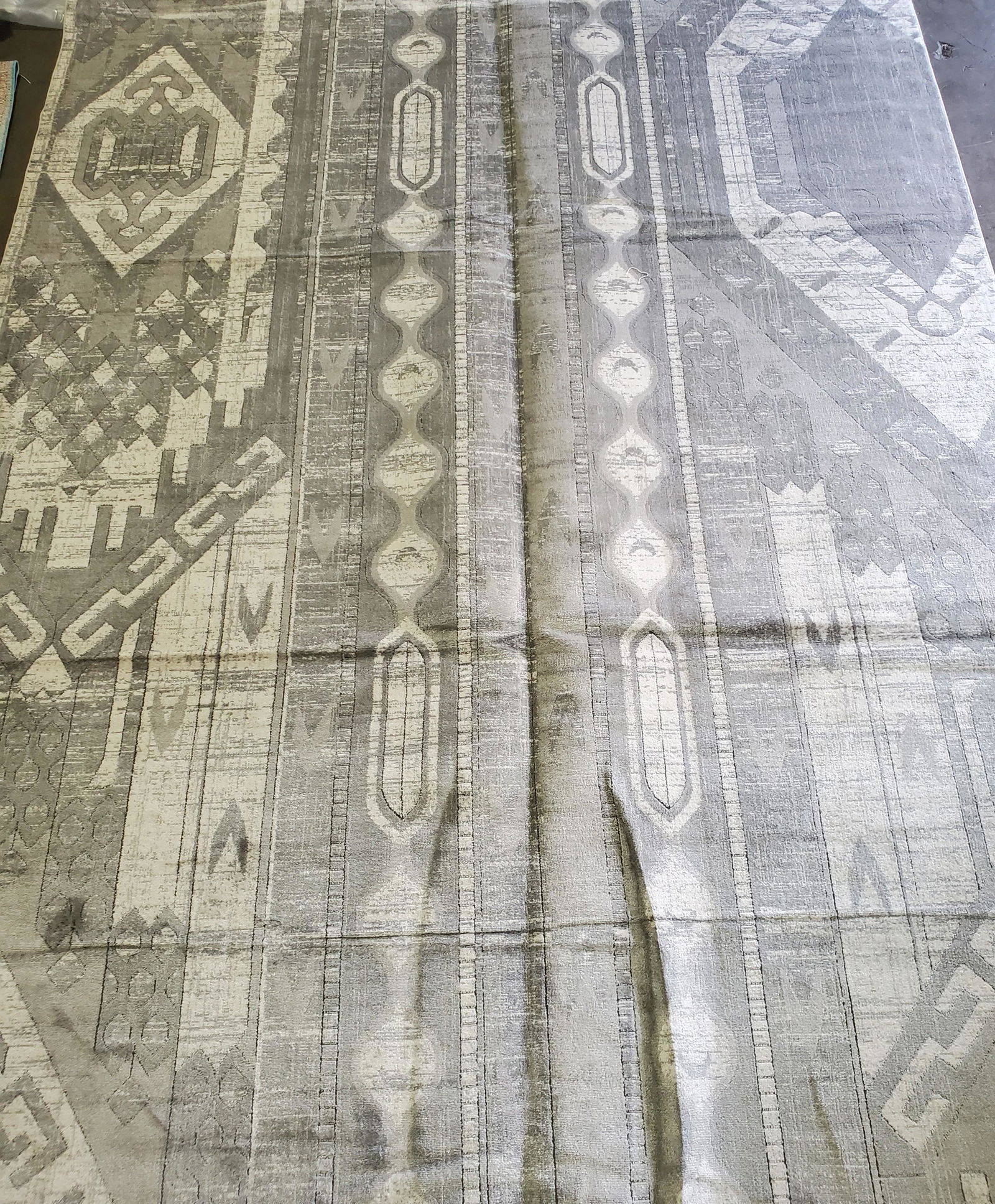 POWER LOOMED MODERN ABSTRACT STYLE RUG (1 of 4)