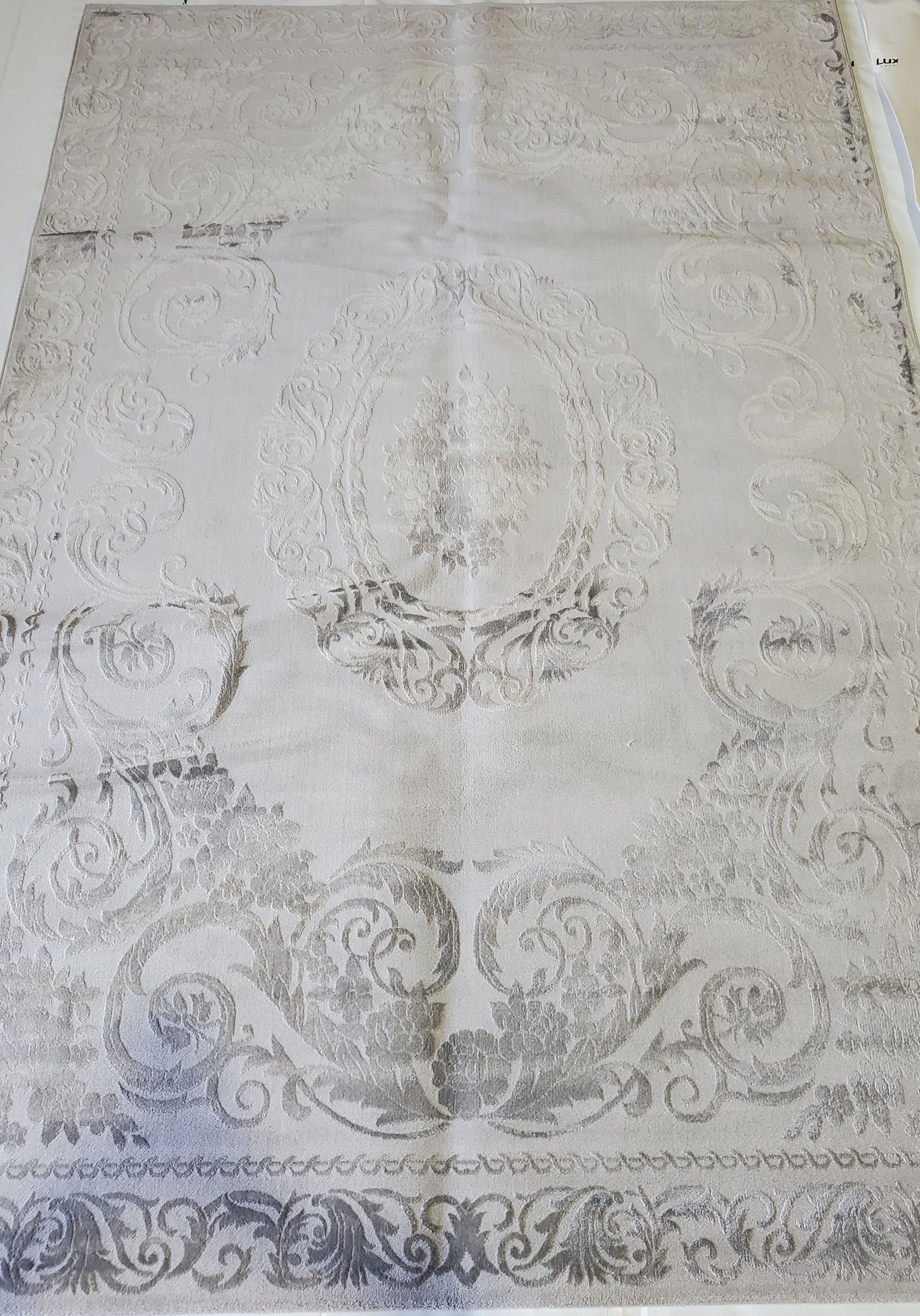 MACHINE WOVEN MODERN ABSTRACT STYLE RUG (1 of 5)