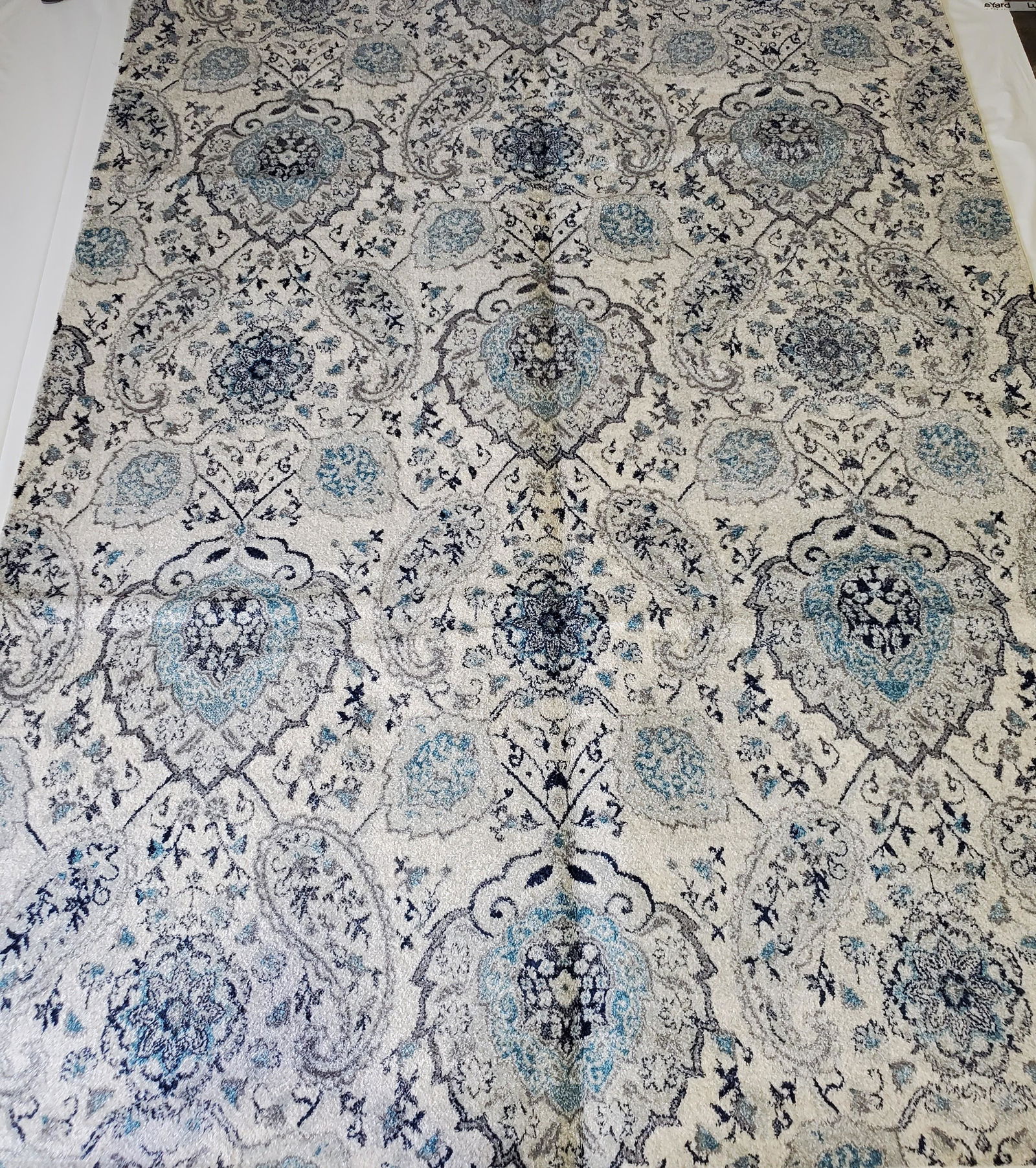 MANUFACTURED WOVEN CONTEMPORARY ABSTRACT STYLE RUG (1 of 4)