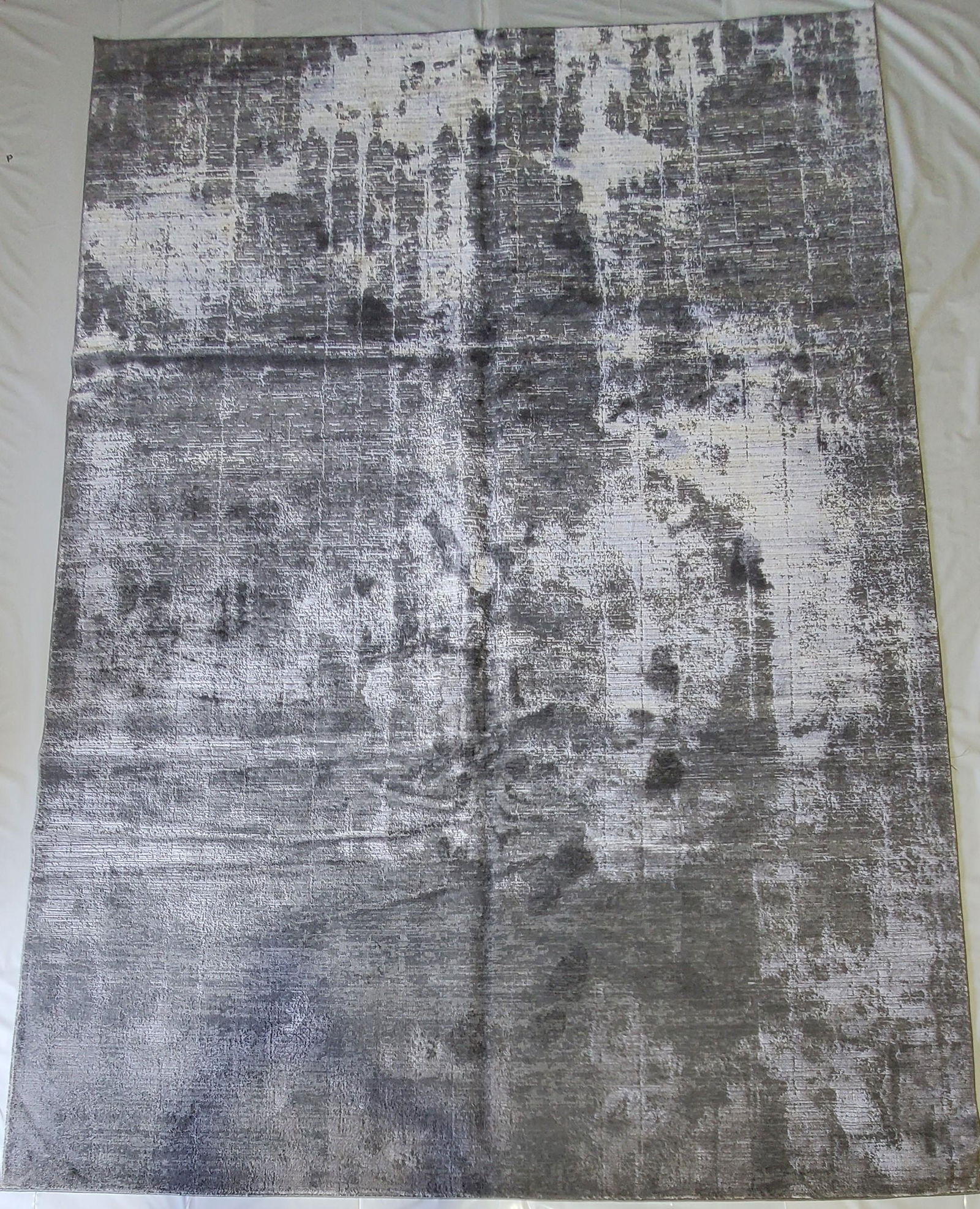 MANUFACTURED WOVEN MODERN ABSTRACT STYLE RUG (1 of 3)