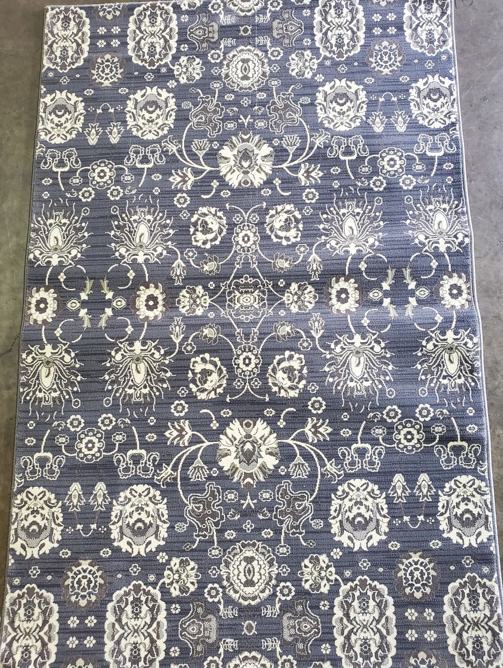 MACHINE WOVEN PERSIAN STYLE RUG (1 of 4)