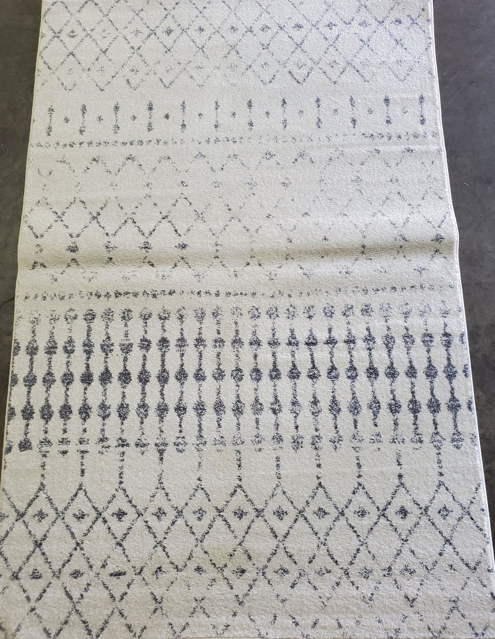 MACHINE WOVEN PERSIAN STYLE RUG (1 of 3)