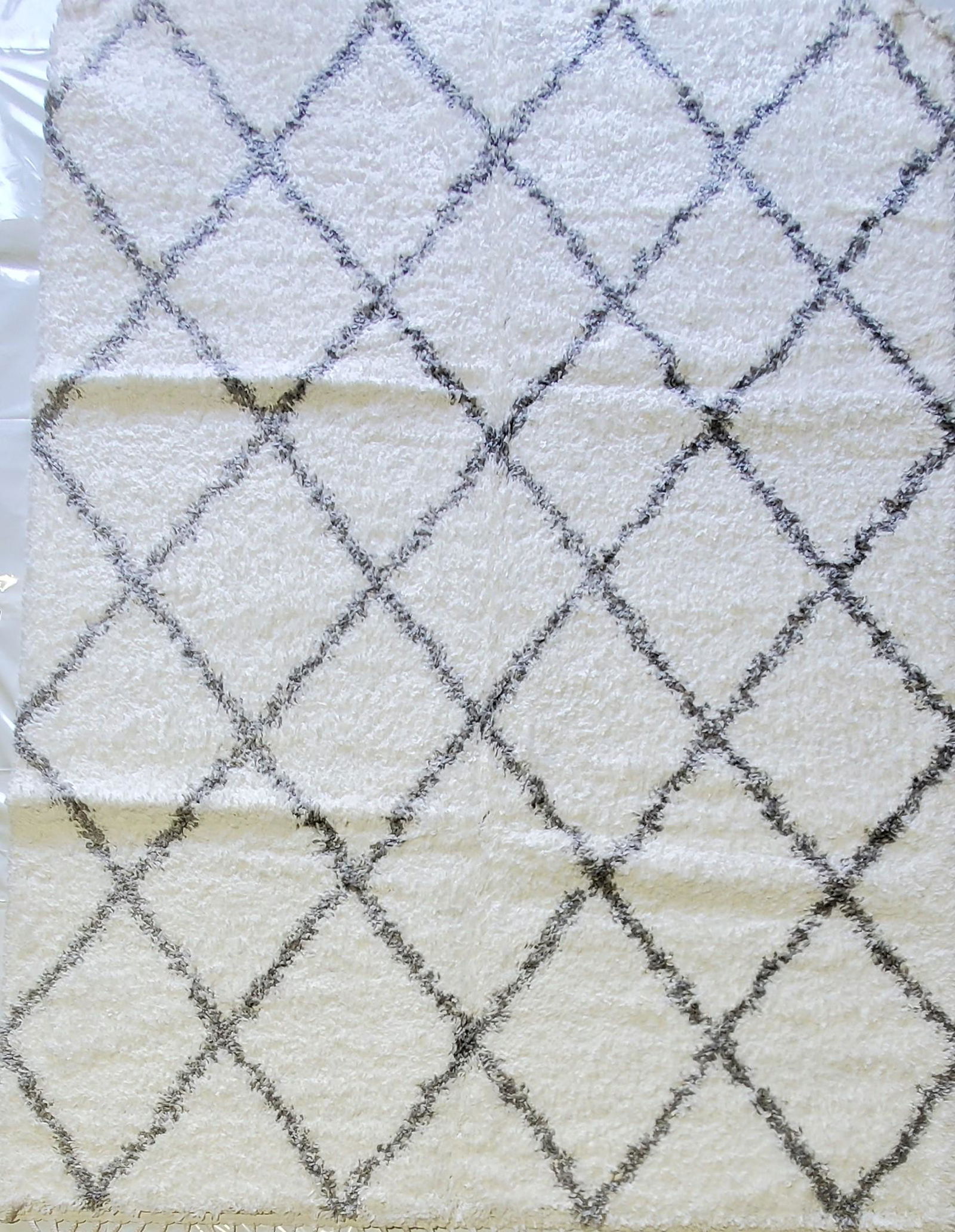 MACHINE WOVEN MODERN ABSTRACT STYLE RUG (1 of 5)