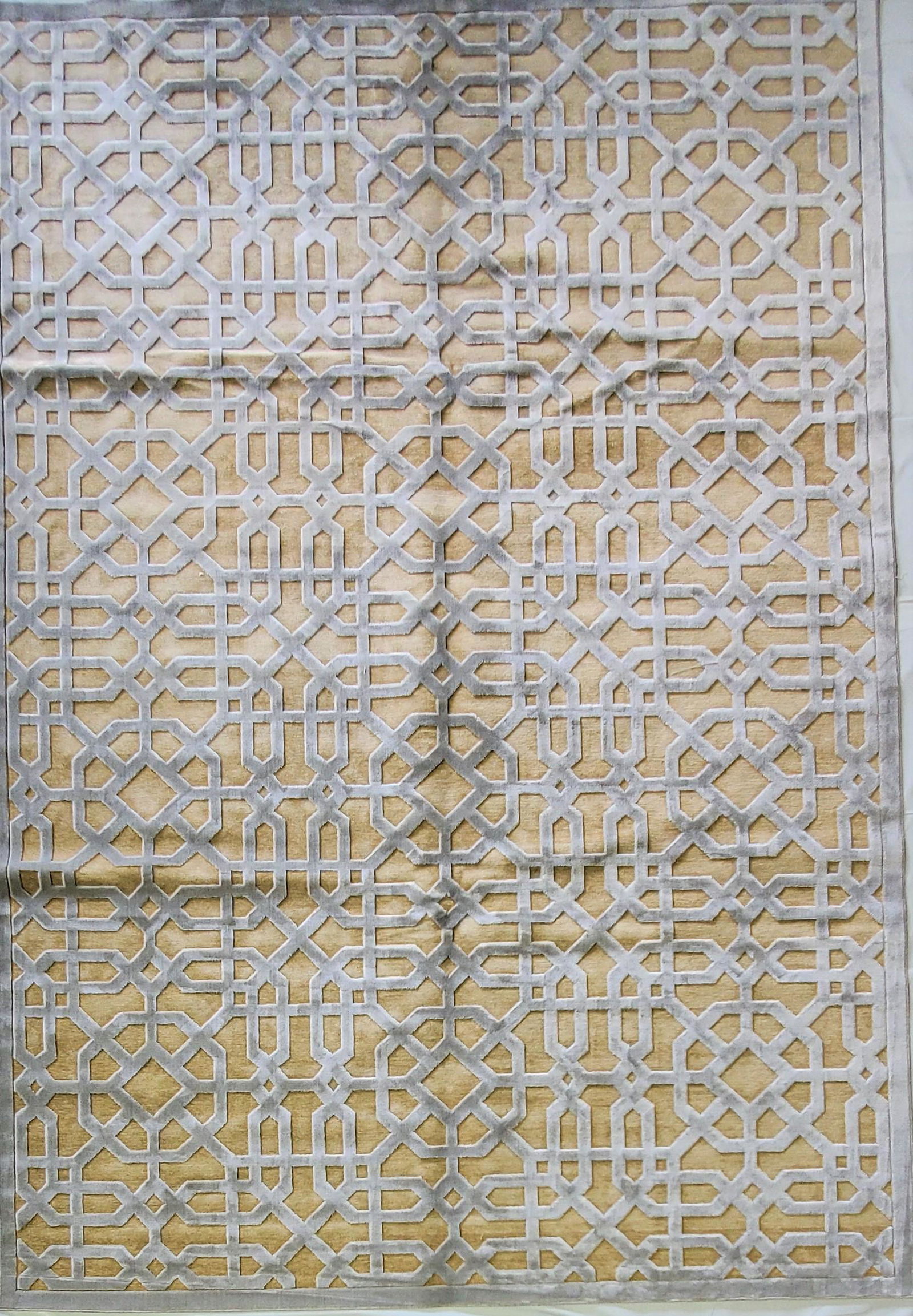 MACHINE WOVEN MODERN ABSTRACT STYLE RUG (1 of 5)