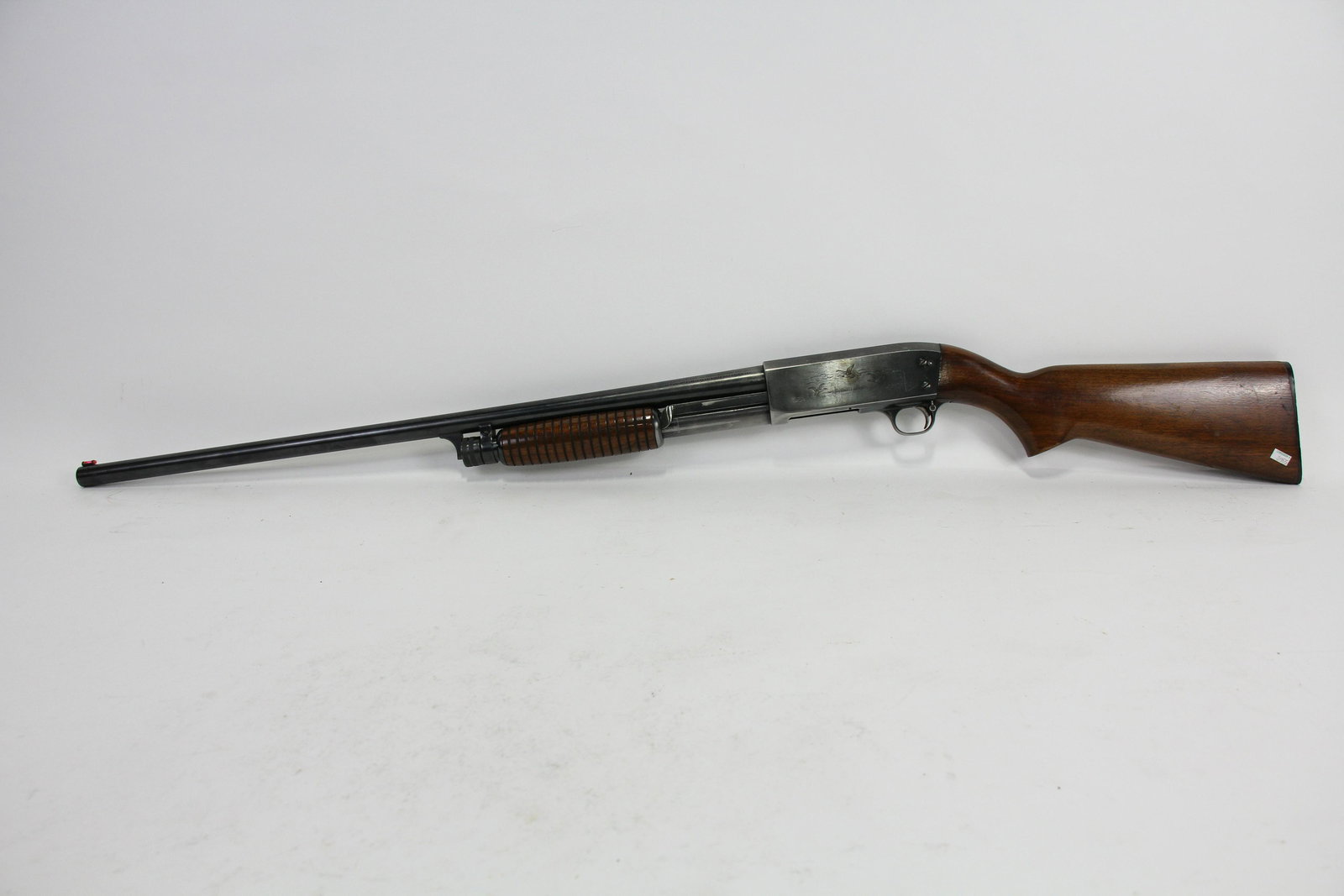 ITHACA MODEL 37 FEATHERWEIGHT 12GA SHOTGUN: ITHACA MODEL 37 FEATHERWEIGHT SHOTGUN - 1957 MANUFACTURE CALIBER: 12GA; SERIAL NUMBER: 721326-2; USED FIREARM (L1498)