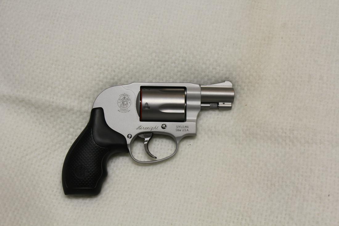SMITH & WESSON M638 .38 DA REVOLVER (NEW): SMITH & WESSON M638 AIRWEIGHT .38SPL DOUBLE ACTION REVOLVER - 5 RD CAPACITY, 1.875" BARREL, SHROUDED HAMMER, SMOOTH TARGET TRIGGER;CALIBER: .38SPL;SERIAL NUMBER: DMX0708;NEW FIREARM;(L1704)