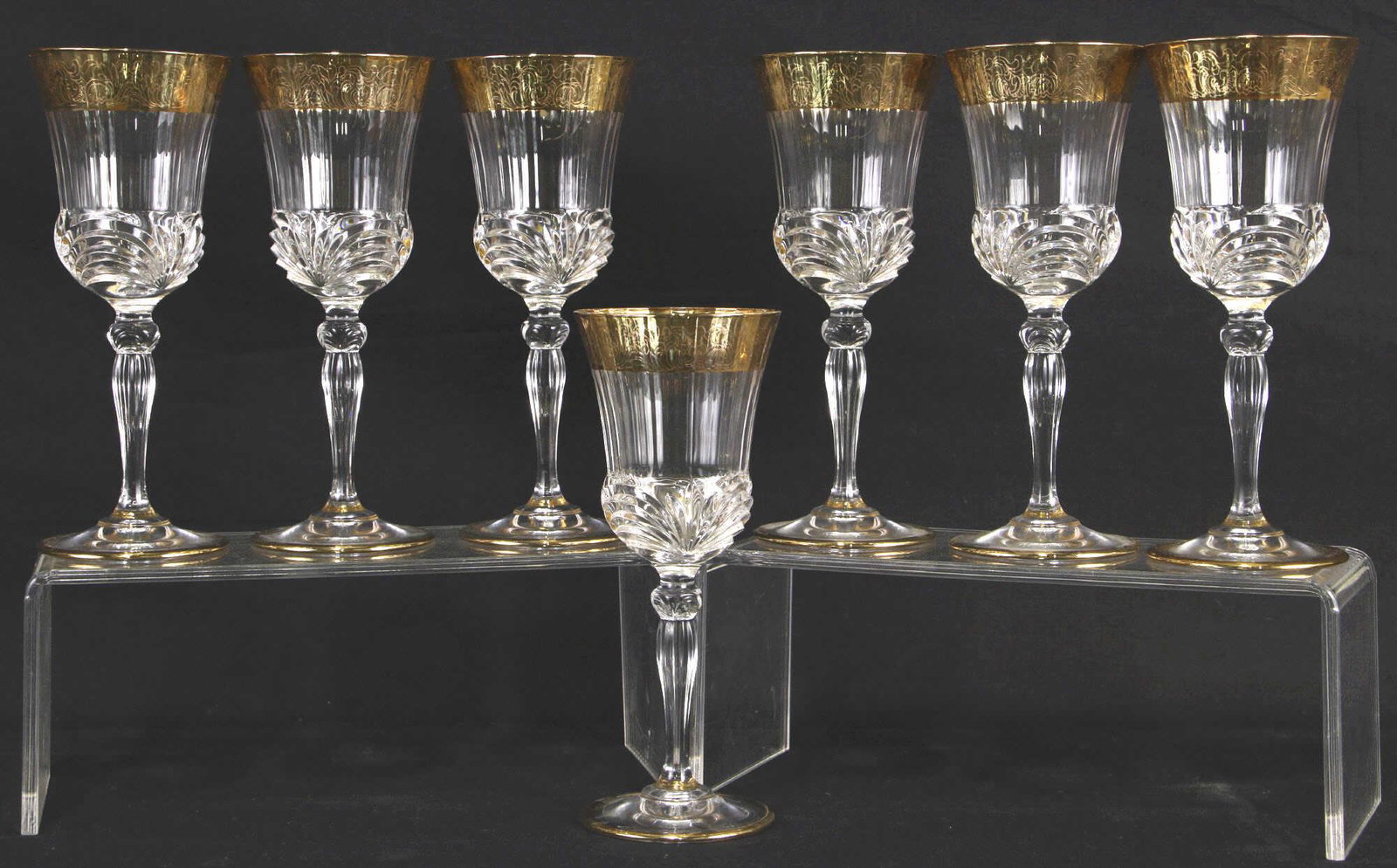 SET OF 7 CREART WINE GOBLETS: SET OF 7 CREART WINE GOBLETS. Height: 8 in. by Width: 3 in. by Depth: 3 IN.