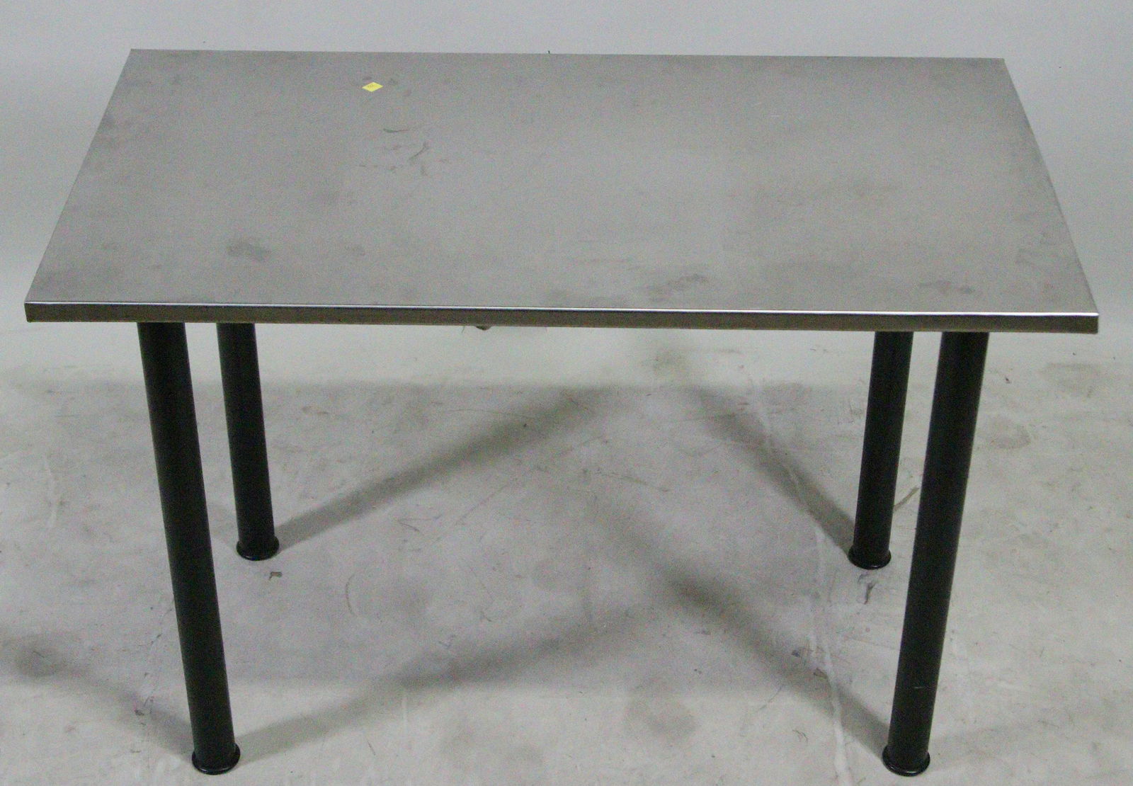 METAL TABLE TOP WITH WOODEN LEGS (1 of 3)