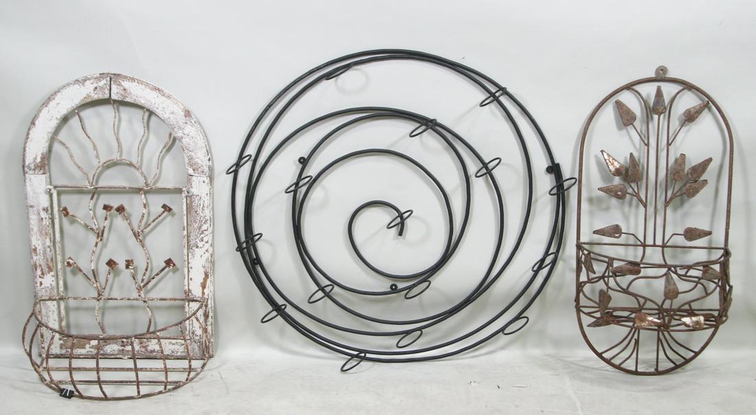 SET OF THREE IRON PATIO DÉCORATIVE PIECES (1 of 5)