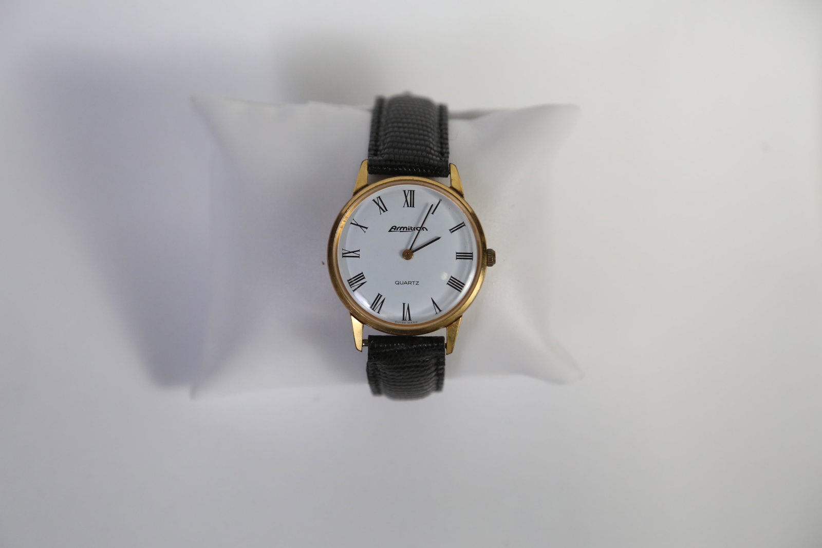 MENS ARMITRON SWISS QUARTZ Watch WITH LIZARD BAND: SWISS QUARTZ ARMITRON WATCH WITH BLACK LIZARD BAND. WATCH IS IN WORKING CONDITION.