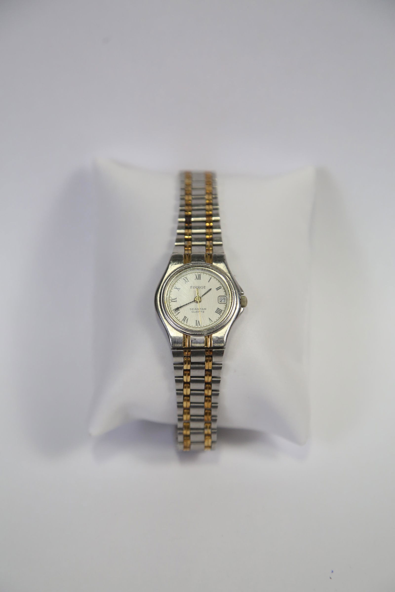 LADIES TISSOT SEASTAR QUARTZ Watch: LADIES TISSOT SEASTAR QUARTZ WATCH. IT HAS A SWEEPING SECOND HAND, IS WATCHER RESISTANT & IS IN WORKING CONDITION.