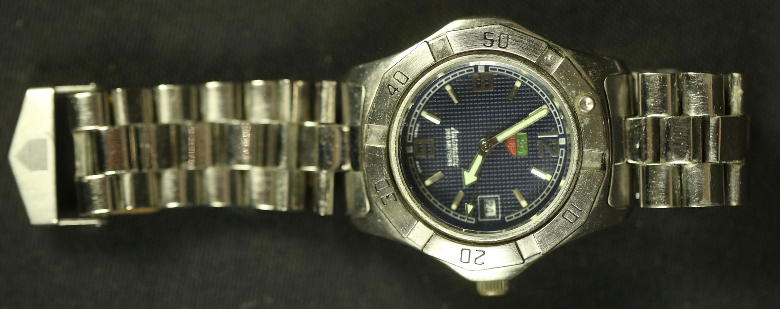 TAG HEUER AUTOMATIC 999.217 STAINLESS Watch: PRE-OWNED TAG HEUER AUTOMATIC 999.217 STAINLESS WATCH - BLUE DIAL, NEEDS POLISHING