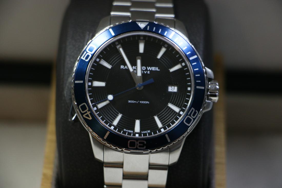 Raymond Weil Freelancer 2780 Blue Auto 42.5mm Watch: Raymond Weil Freelancer 2780 Blue Auto 42.5mm Watch•Reference2780-St-20001•SizeGents•Collec tionFreelancer•ShapeRound•MovementMechanical With Automatic Winding, With Visible B